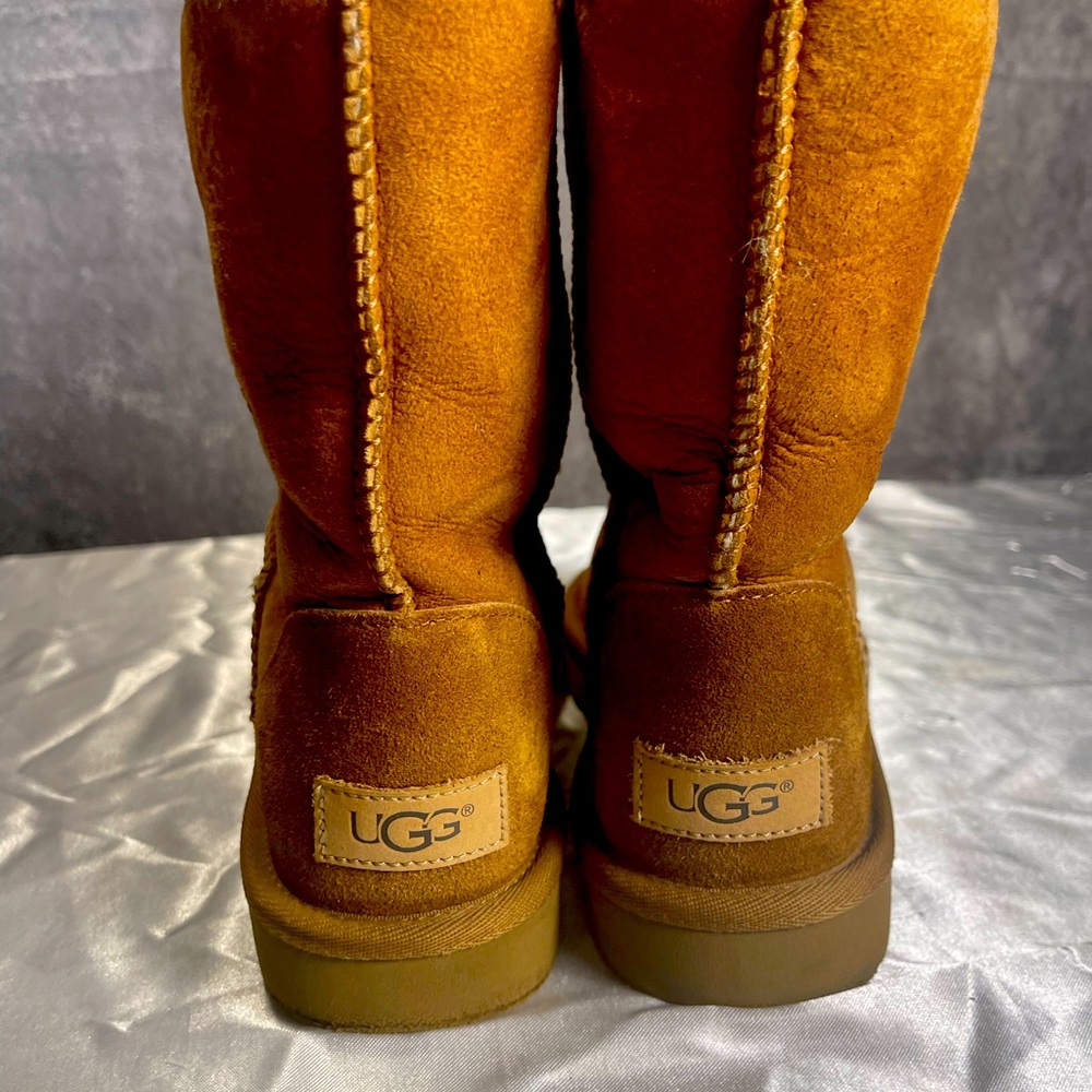 Women’s UGGS size 6.